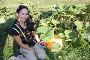 Acadia Center student visiting local farm to pick raspberries and pumpkins!